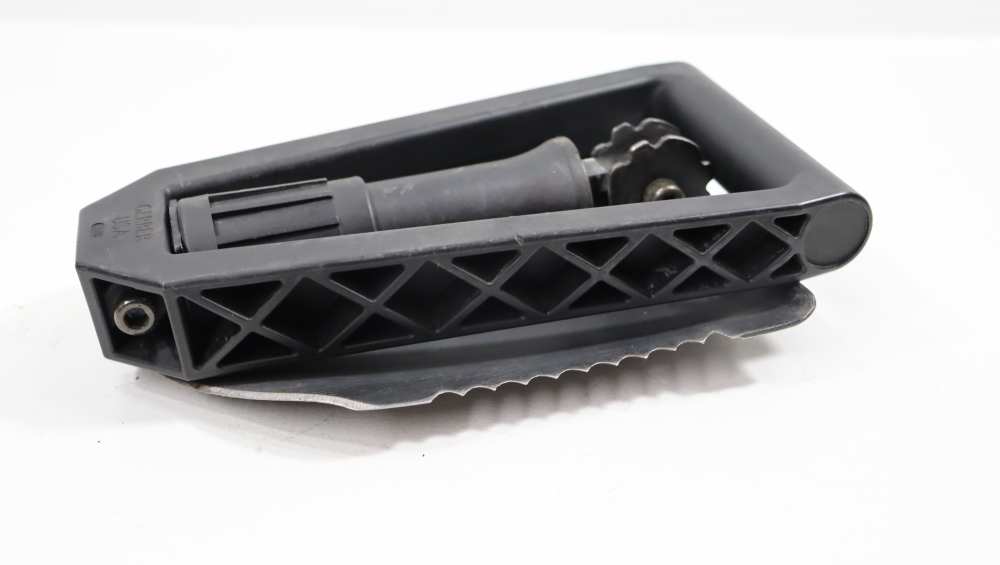 U.S. GERBER FOLDING E-TOOL SHOVEL WITH BLADE AND SAW-img-13