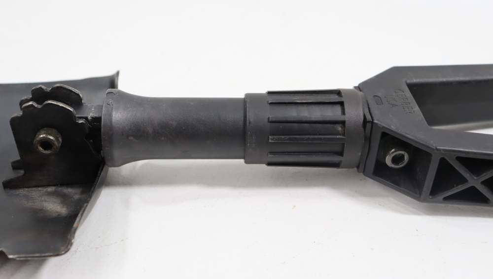 U.S. GERBER FOLDING E-TOOL SHOVEL WITH BLADE AND SAW-img-5