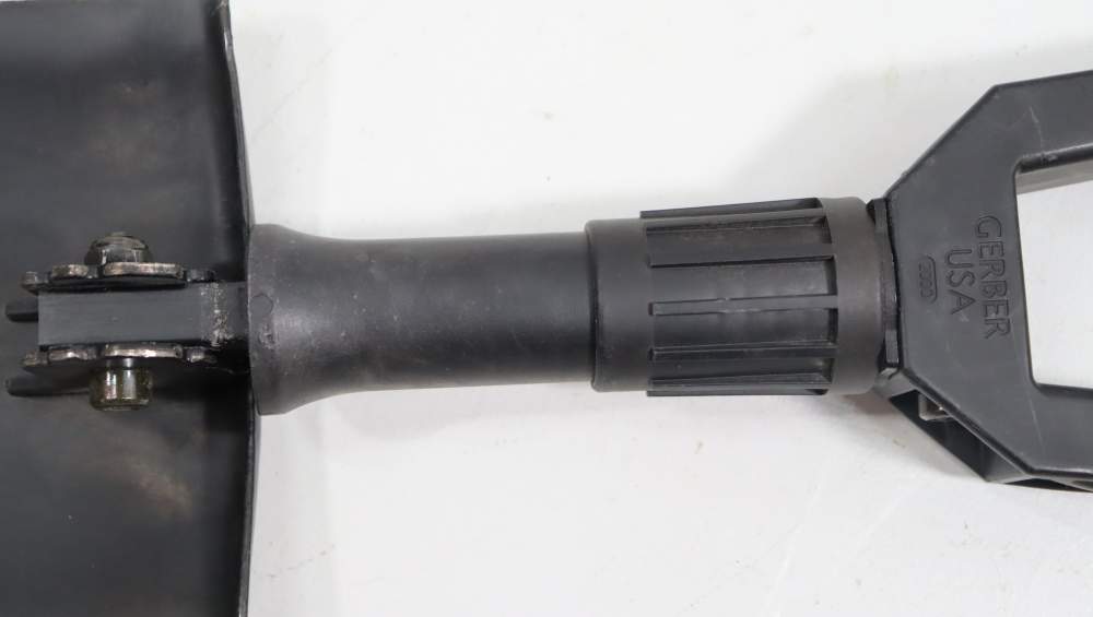 U.S. GERBER FOLDING E-TOOL SHOVEL WITH BLADE AND SAW-img-2