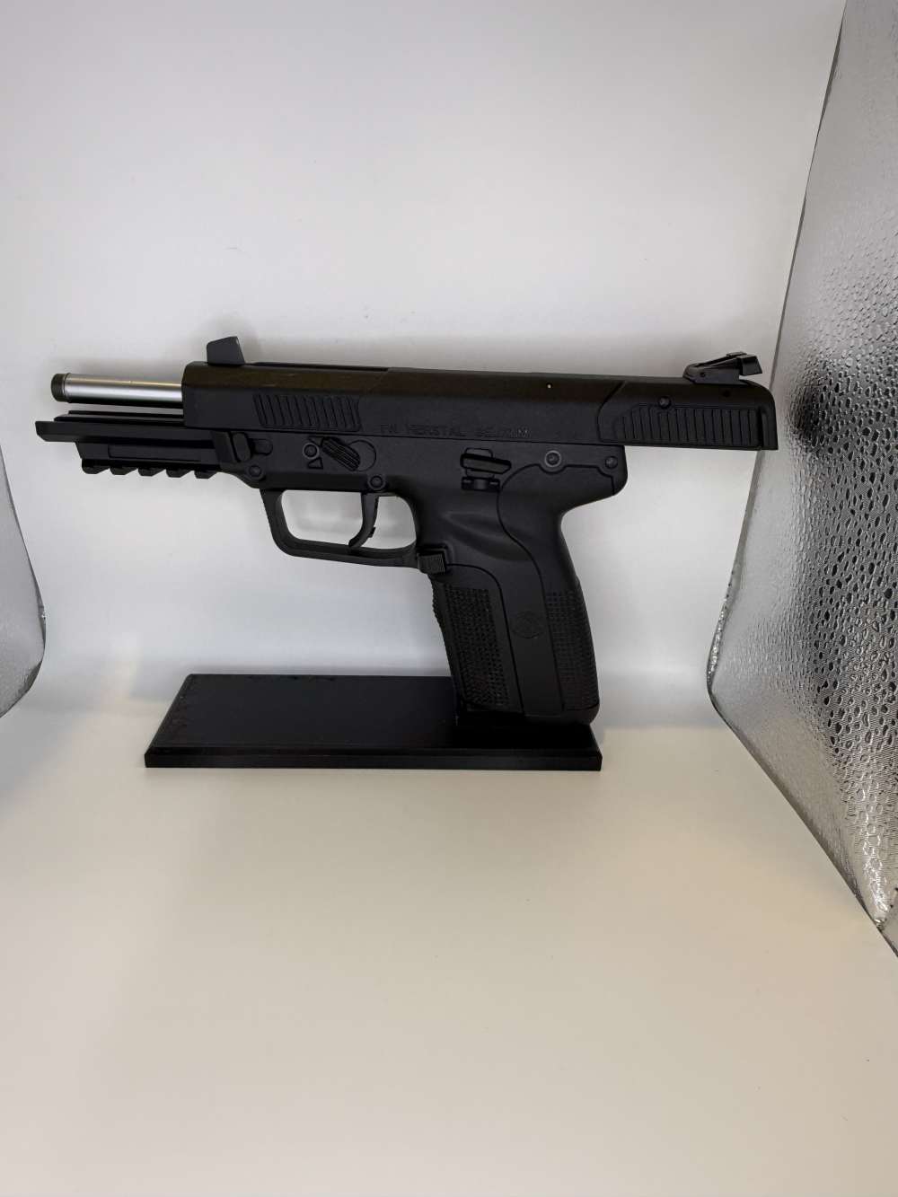 FN Herstal Five-Seven 5.7x28mm-img-1