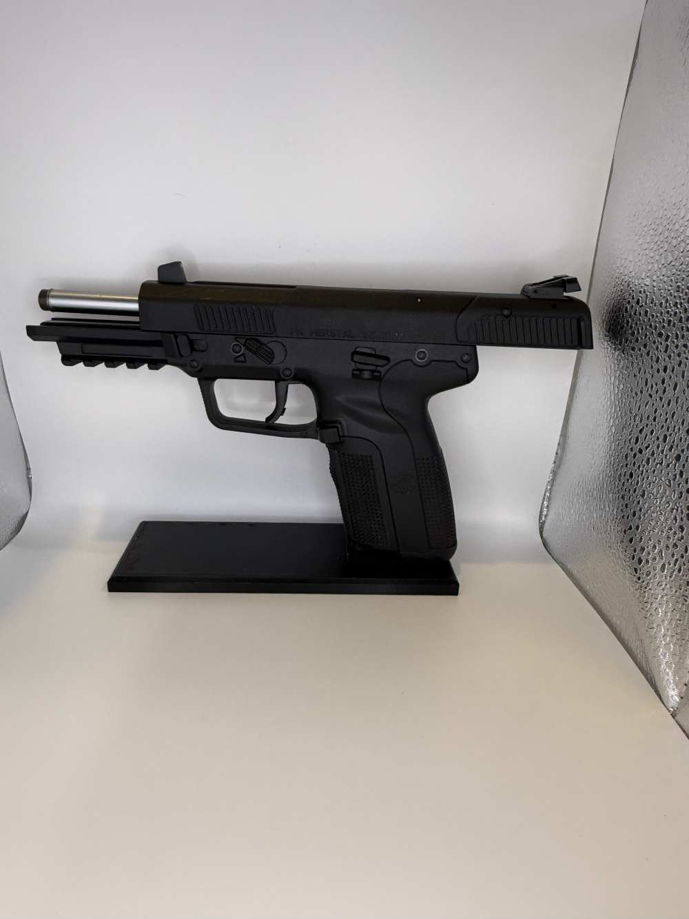FN Herstal Five-Seven 5.7x28mm-img-2