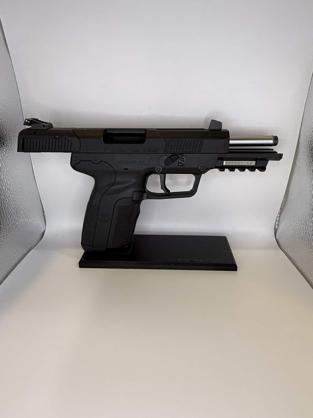 FN Herstal Five-Seven 5.7x28mm-img-4