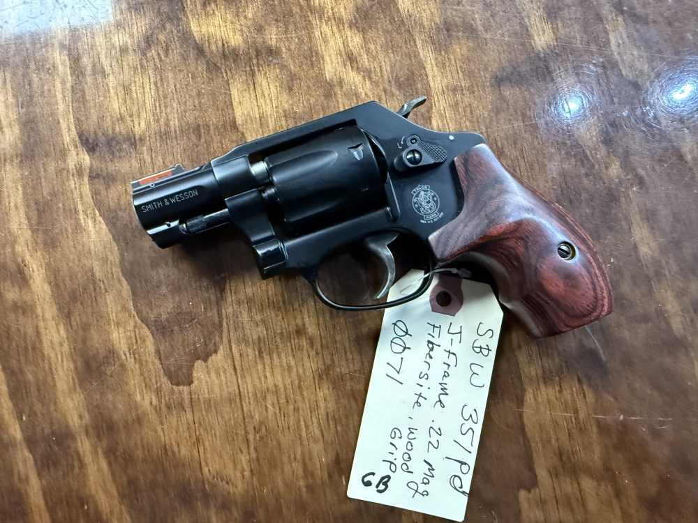 Preowned Excellent Smith & Wesson 351pd revolver in .22 Mag -img-0