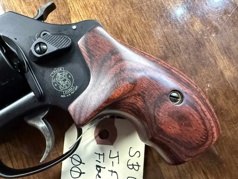Preowned Excellent Smith & Wesson 351pd revolver in .22 Mag -img-3