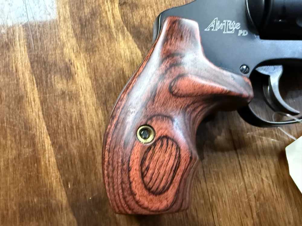 Preowned Excellent Smith & Wesson 351pd revolver in .22 Mag -img-7