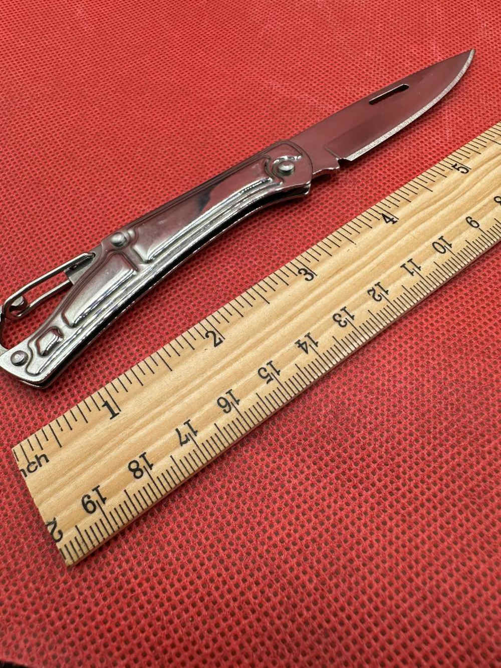 Four Stainless Pocket Knives -img-1