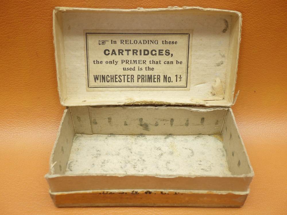 Early 1880's 'Picture Box' - Win .32 Cal for S&W Central Fire Revolver-img-7