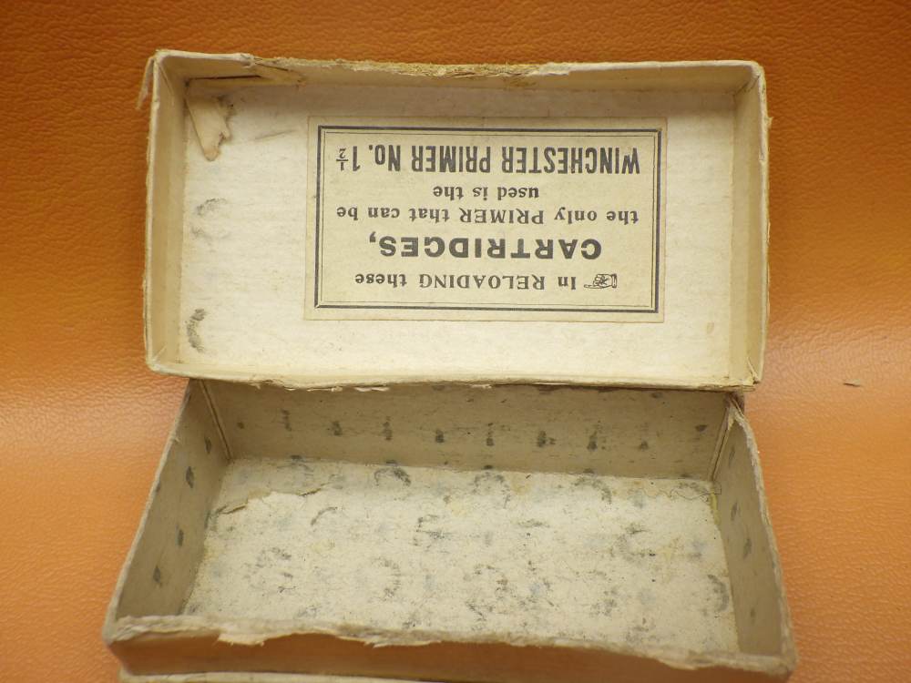 Early 1880's 'Picture Box' - Win .32 Cal for S&W Central Fire Revolver-img-8