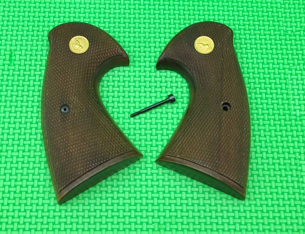 RARE EARLY COLT PYTHON GEN 1 GRIPS ORIGINAL FULLY CHECKERED GEN1 GOLD-img-0