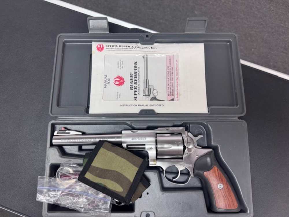 original ruger super redhawk with rings -snap caps-speed loaders-img-18