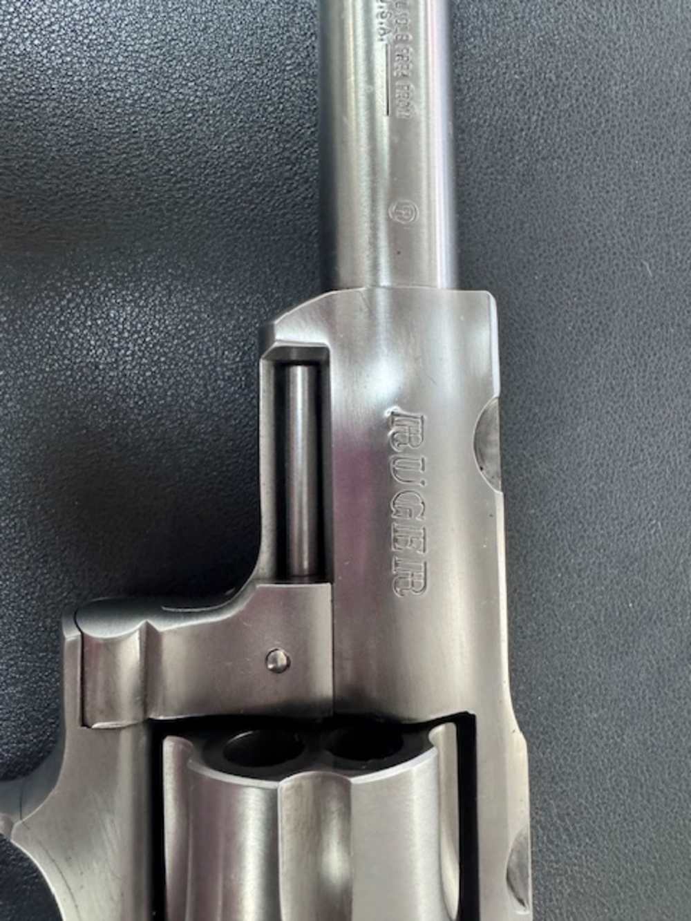 original ruger super redhawk with rings -snap caps-speed loaders-img-2