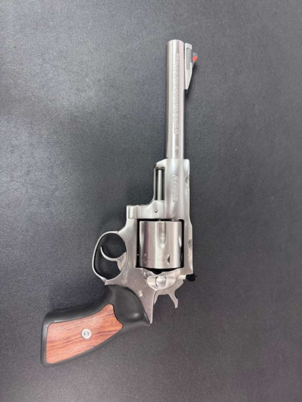original ruger super redhawk with rings -snap caps-speed loaders-img-0