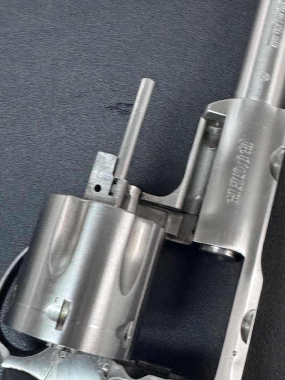 original ruger super redhawk with rings -snap caps-speed loaders-img-12