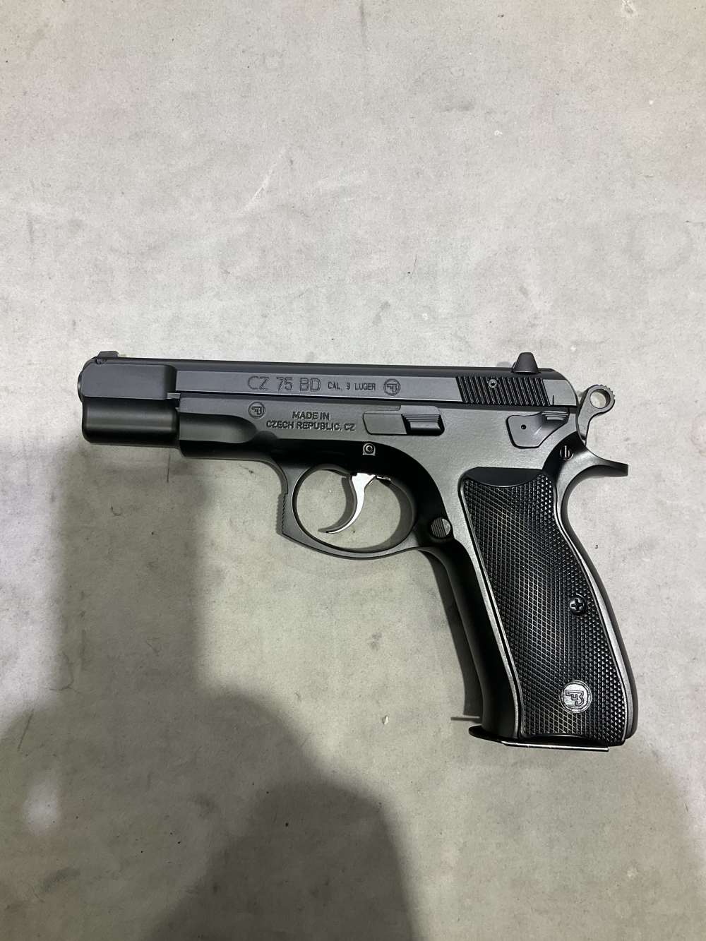 CZ 75BD, 9mm , 2mags (16 rnd) , BLK Steel-img-1