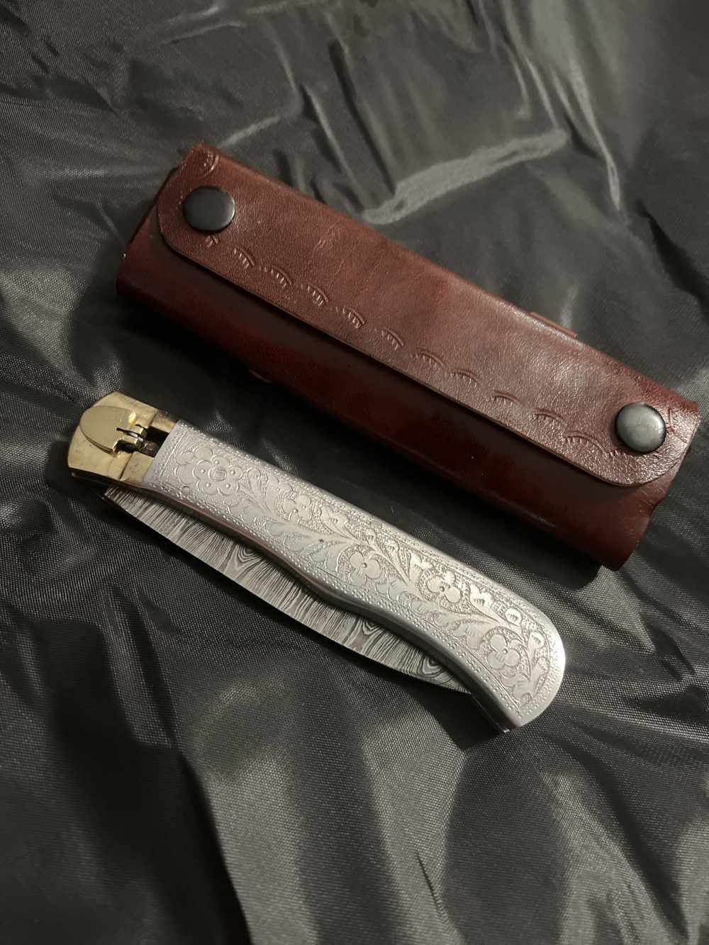 Switchblade 12 inch. Engraved Grip w/leather carrying case Damascus steel -img-7