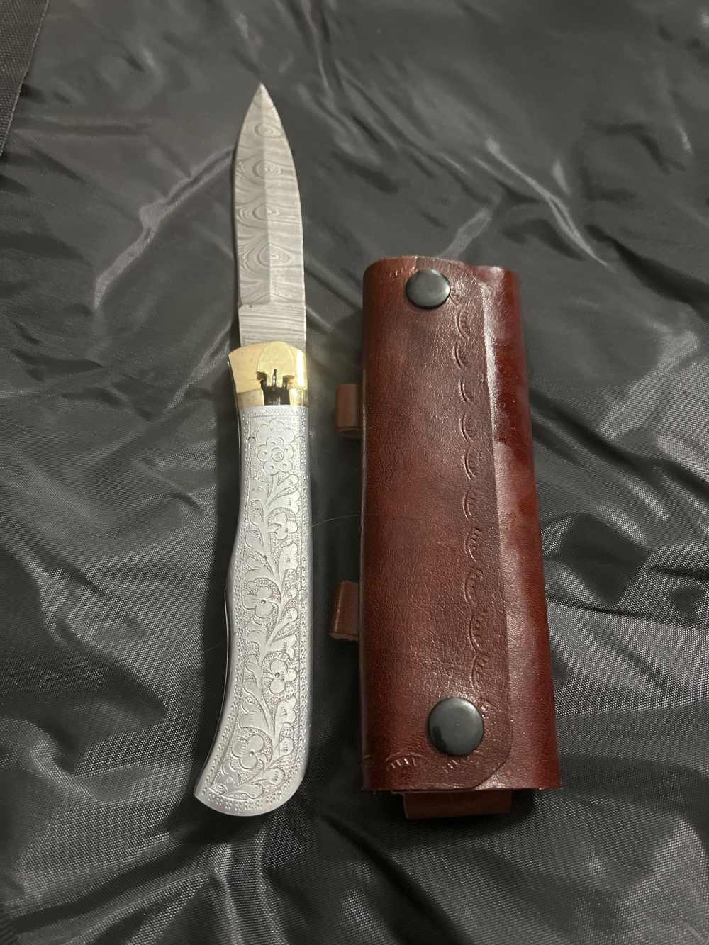 Switchblade 12 inch. Engraved Grip w/leather carrying case Damascus steel -img-2