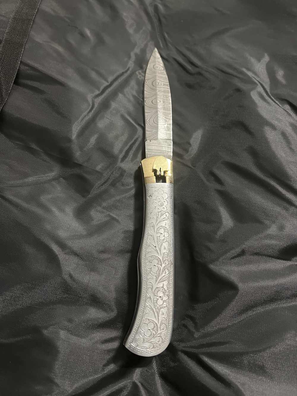 Switchblade 12 inch. Engraved Grip w/leather carrying case Damascus steel -img-1