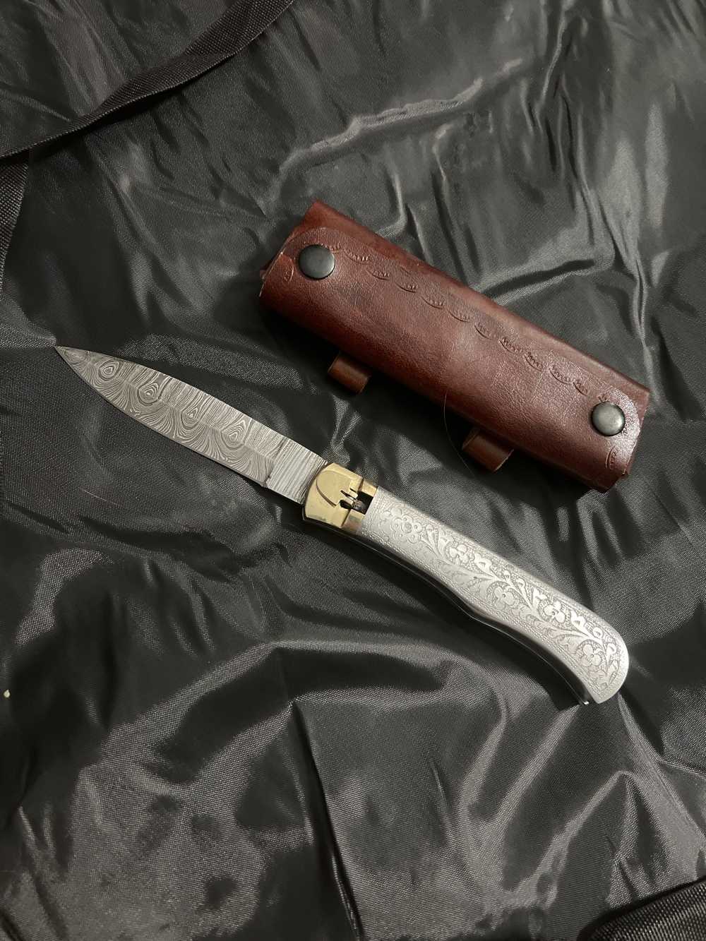 Switchblade 12 inch. Engraved Grip w/leather carrying case Damascus steel -img-3
