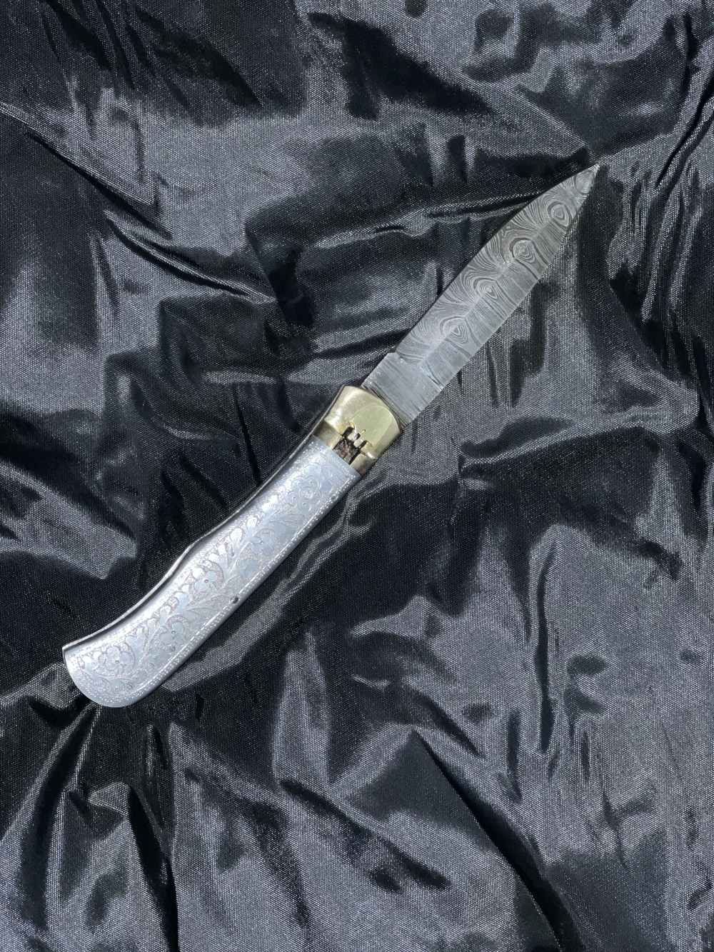 Switchblade 12 inch. Engraved Grip w/leather carrying case Damascus steel -img-0