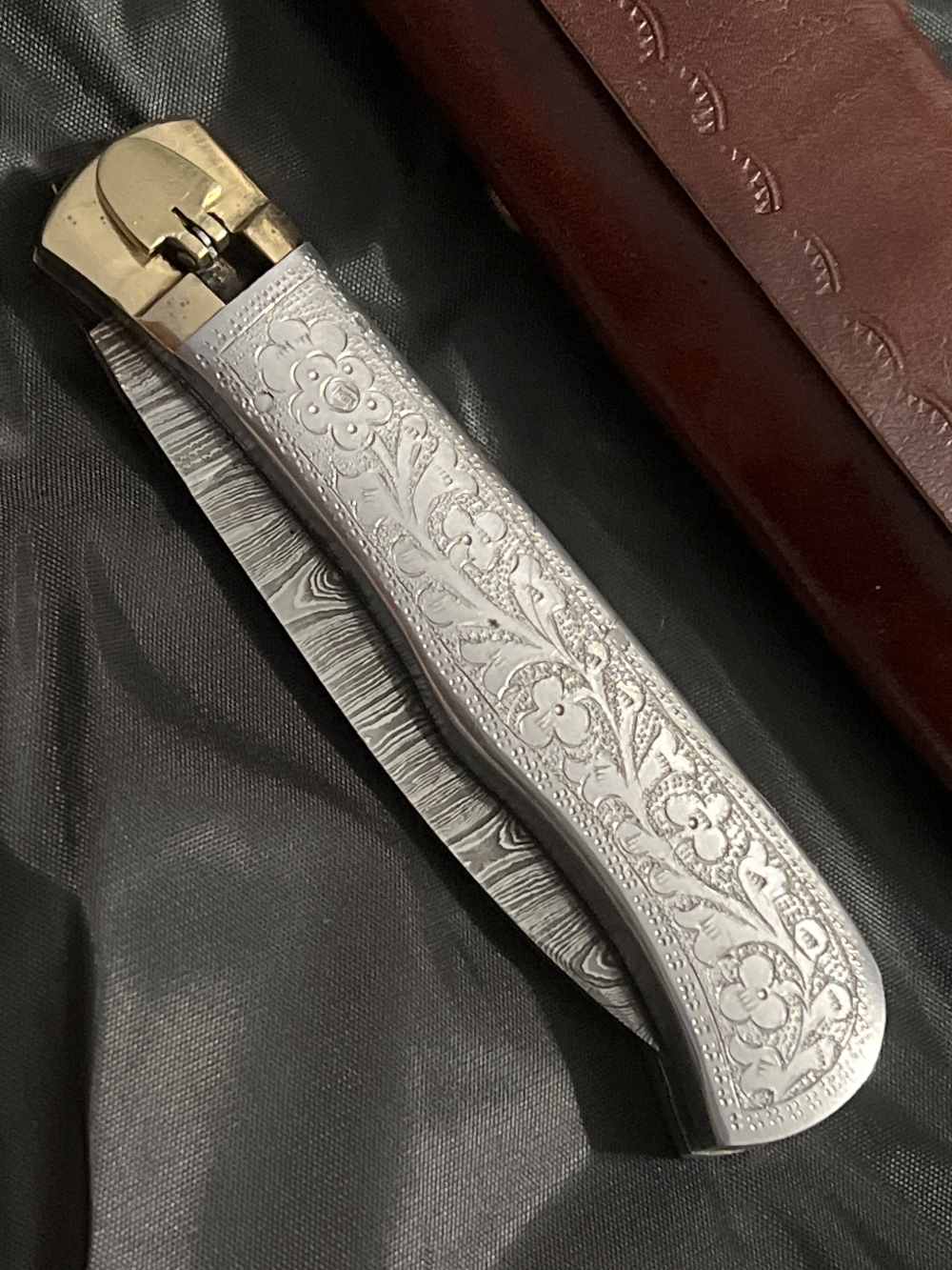 Switchblade 12 inch. Engraved Grip w/leather carrying case Damascus steel -img-8