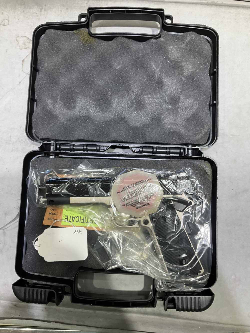 Rock Island m1911 A1 - FS, 45 ACP, 1 mag (8 rnd) , 2 tone finish-img-10