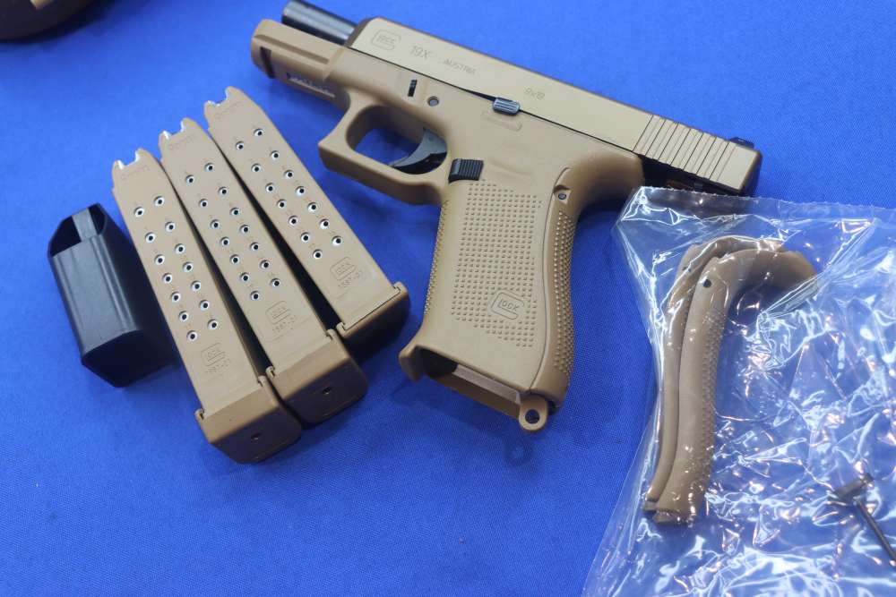 Glock Model G19X Pistol 9MM FDE Night Sights 3-MAGS 19RD GEN5 Austria NEW 9-img-31