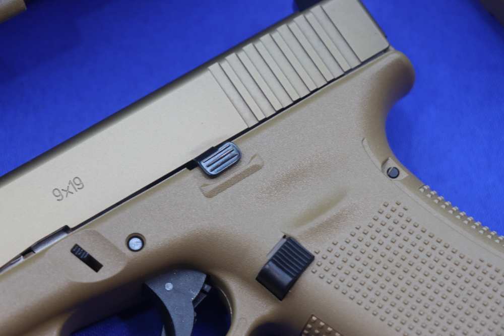 Glock Model G19X Pistol 9MM FDE Night Sights 3-MAGS 19RD GEN5 Austria NEW 9-img-4
