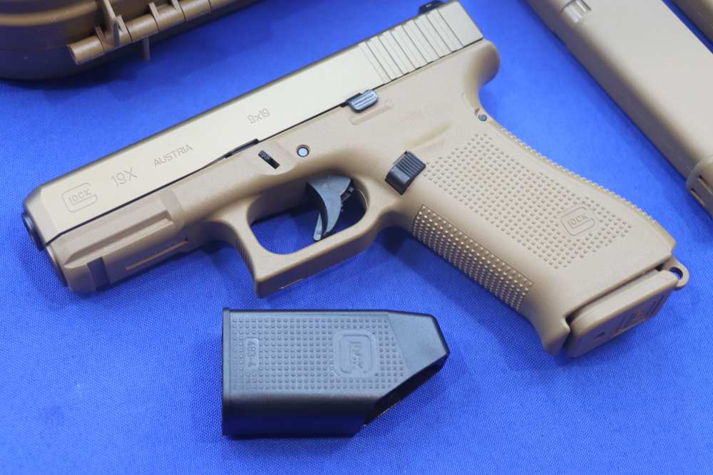 Glock Model G19X Pistol 9MM FDE Night Sights 3-MAGS 19RD GEN5 Austria NEW 9-img-1