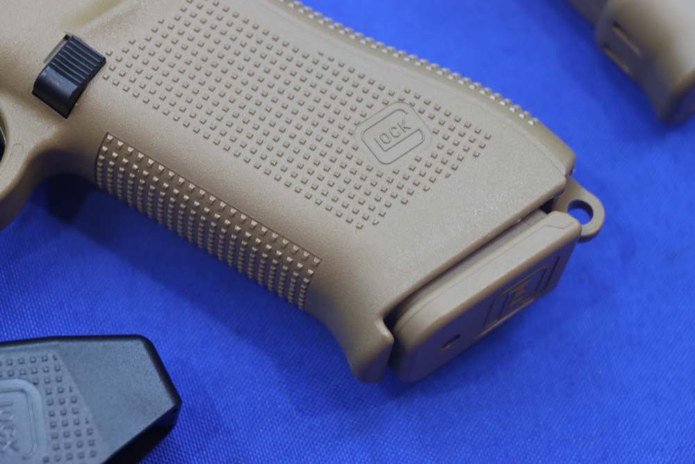 Glock Model G19X Pistol 9MM FDE Night Sights 3-MAGS 19RD GEN5 Austria NEW 9-img-7