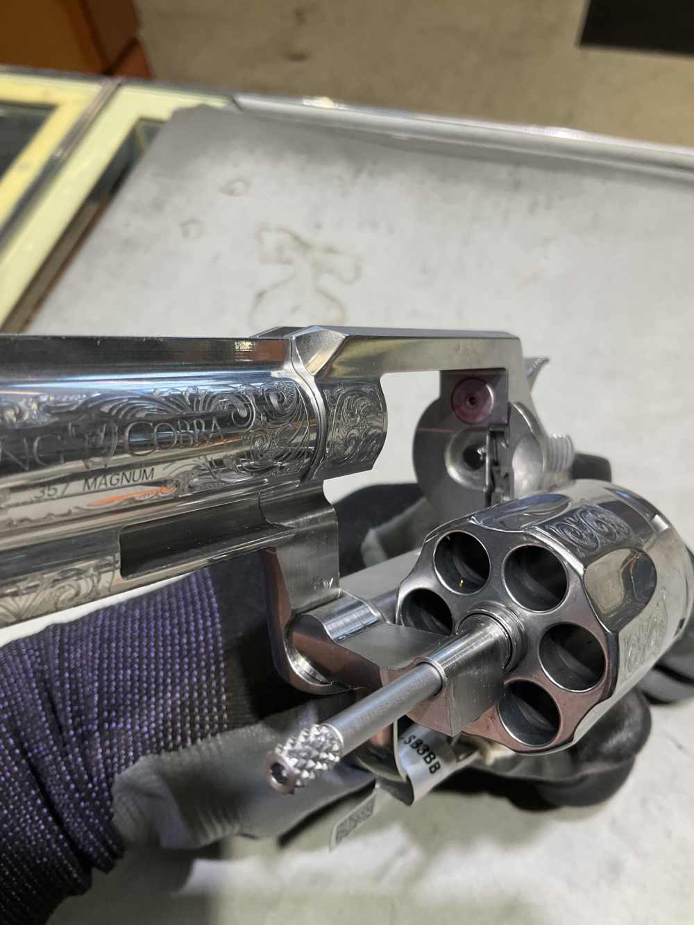 Colt King Cobra , Engraved Collectors Edition, .357 magnum, 6 shooter-img-7
