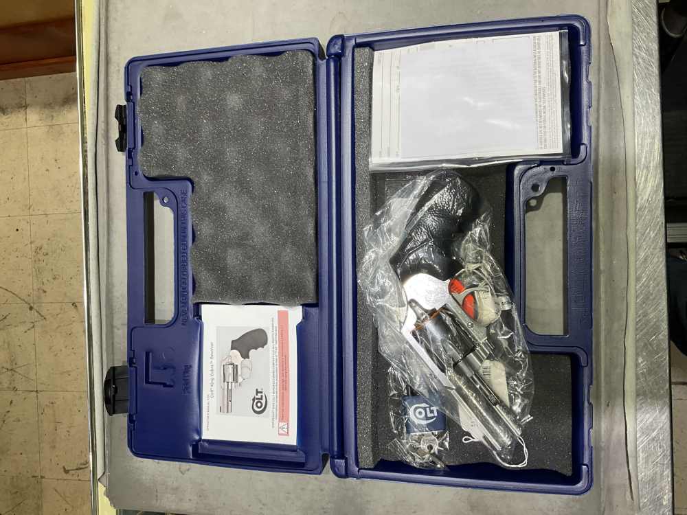 Colt King Cobra , Engraved Collectors Edition, .357 magnum, 6 shooter-img-10