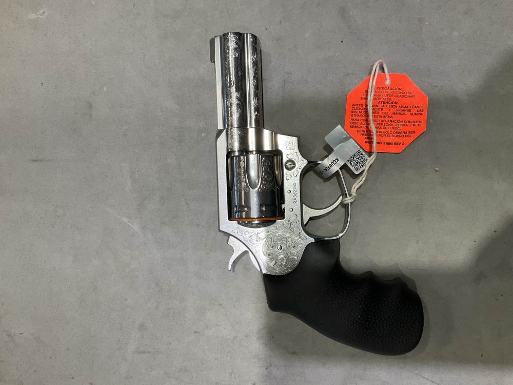 Colt King Cobra , Engraved Collectors Edition, .357 magnum, 6 shooter-img-1