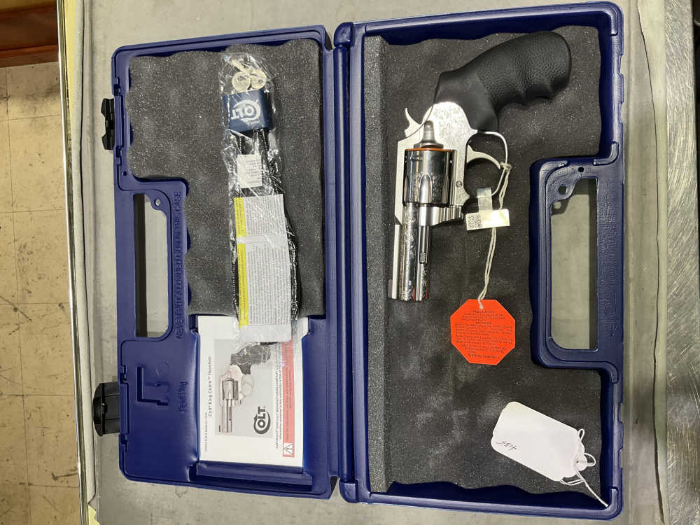 Colt King Cobra , Engraved Collectors Edition, .357 magnum, 6 shooter-img-11