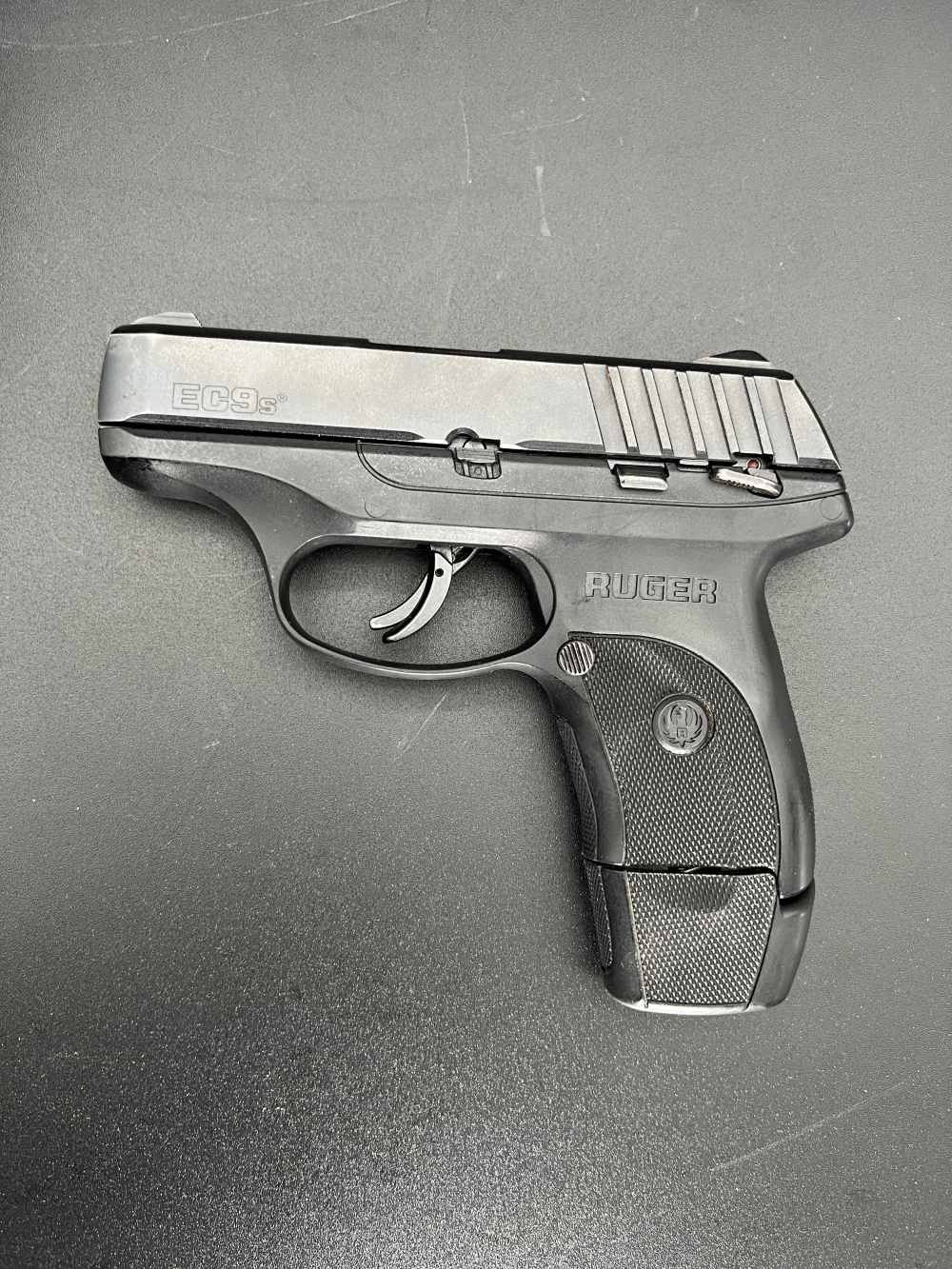 Ruger EC9s, 9mm, 2 mags(1 ext), Box & Holster-img-1