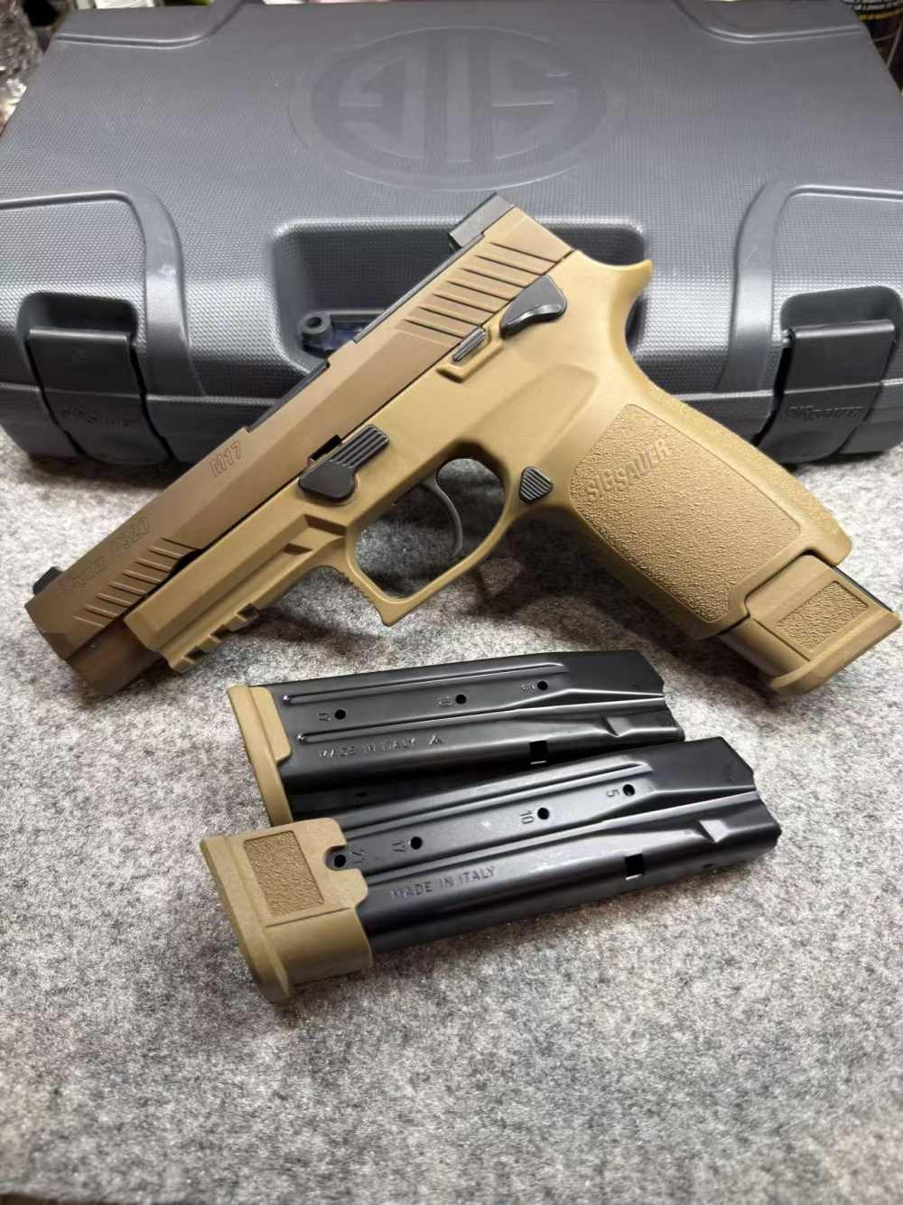Display Samlple - P320 M17 9mm Luger 4.7" BBL (1)17RD & (2)21RD Coyote-img-0