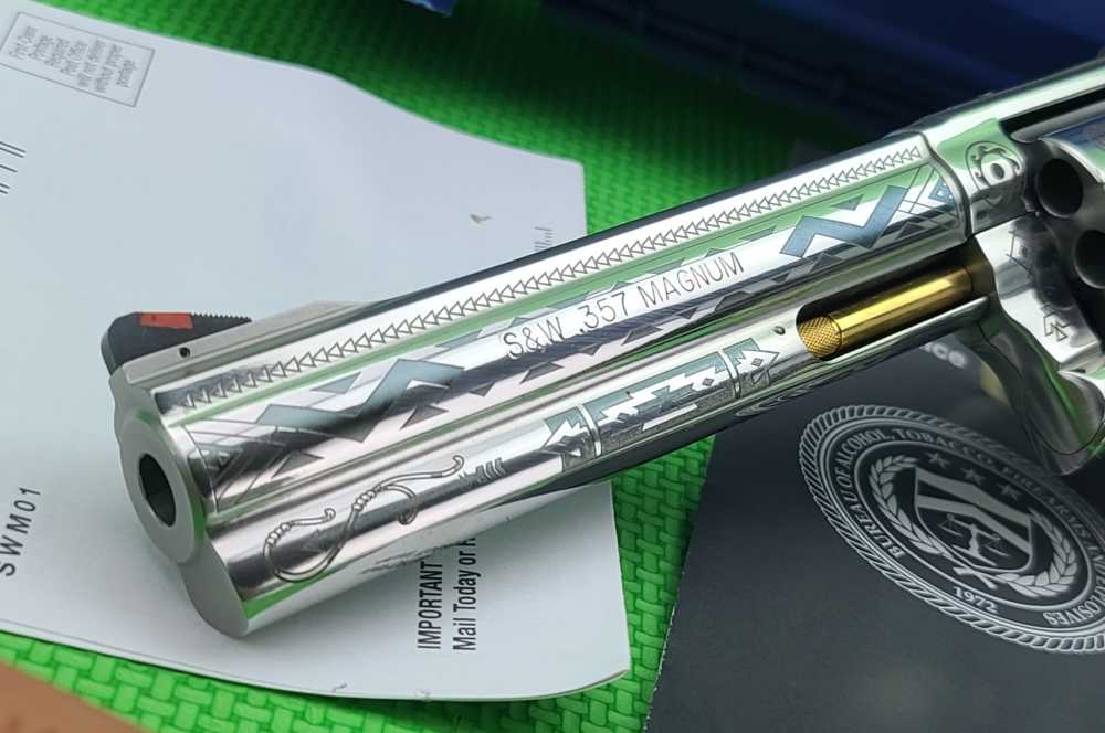 S&W SMITH & WESSON 686 * DREAMCATCHER 357 MAG #93 OF ONLY 200 GOLD ENGRAVED-img-3