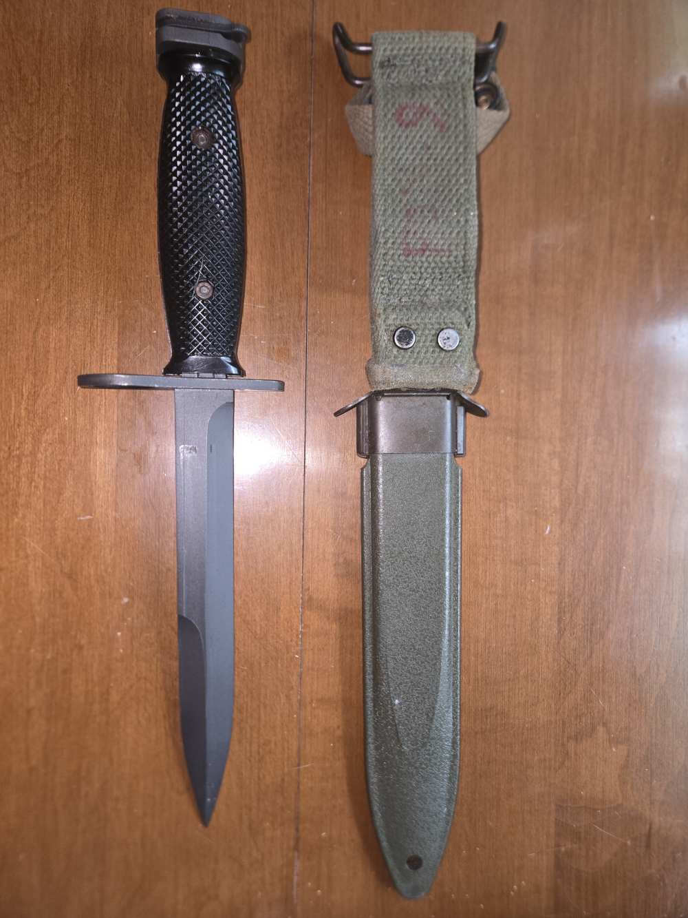 Colt m7 bayonet unissued brand new with used m8a1 scabbard -img-1