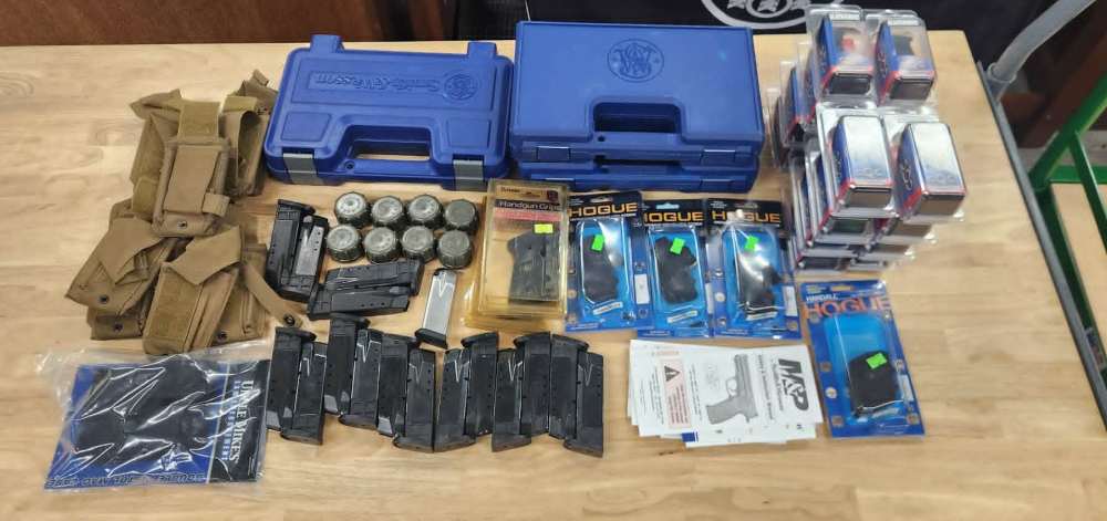 BULK LOT: Pistol Magazines - Pouches - Pistol Cases - Grips AND MORE-img-5