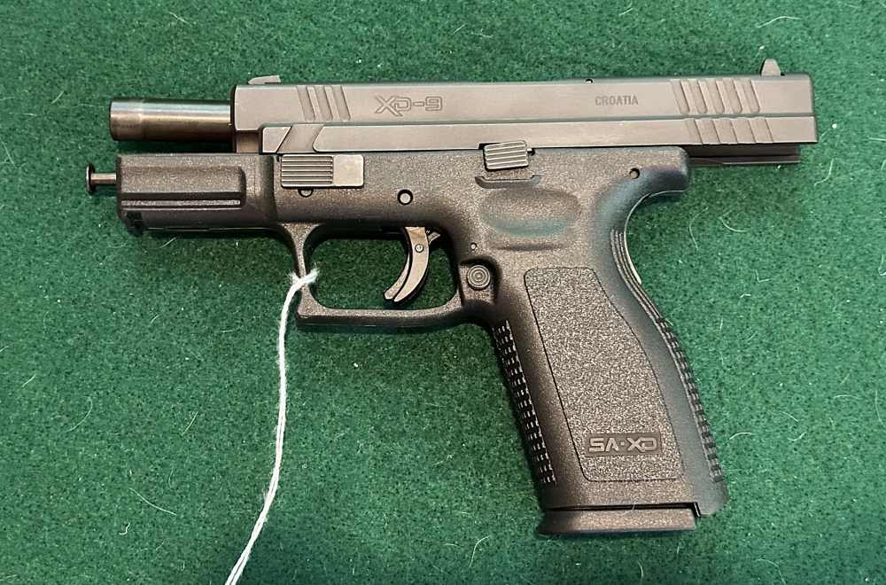 Superb Springfield Armory XD9, full kit w/2 mags, case, papers, etc.-img-4