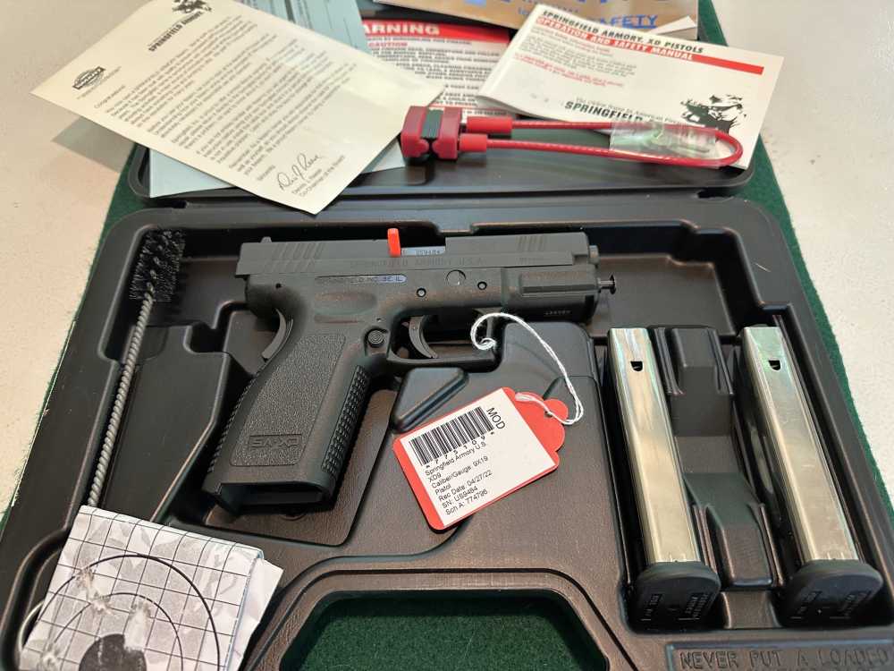 Superb Springfield Armory XD9, full kit w/2 mags, case, papers, etc.-img-1