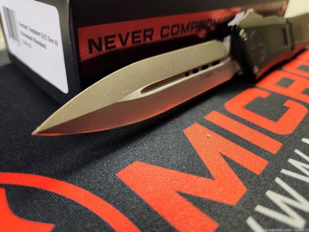 Microtech Combat Troodon Gen. 3 Stonewash D/E Dagger-img-1