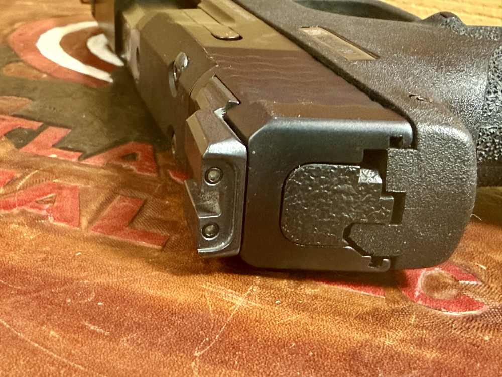 Smith & Wesson Shield Plus 9mm w/ 3 Magazines-img-4