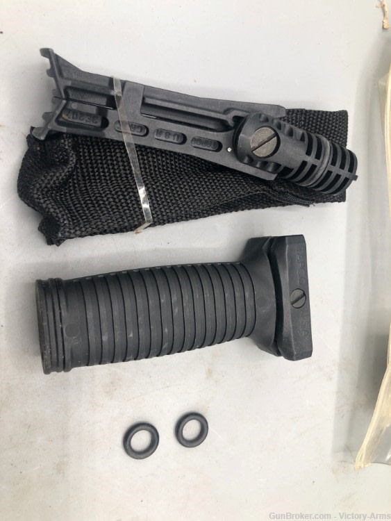 Intrafuse Vertical Grip & Bipod Combo 751348006376 Black-img-9