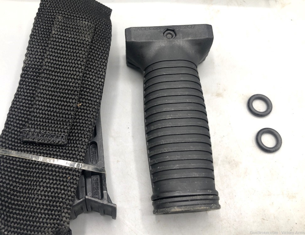 Intrafuse Vertical Grip & Bipod Combo 751348006376 Black-img-4