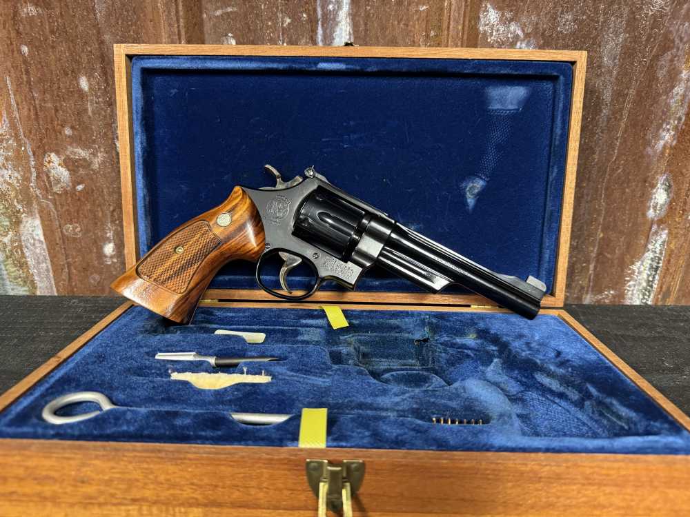 SMITH AND WESSON 27-2 6" 357 MAG W/PAPERS AND PRESENTATION CASE-img-4