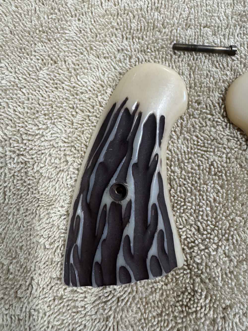 Colt Python EIG C-OP Germany Faux Stag Grips With Screw-img-1