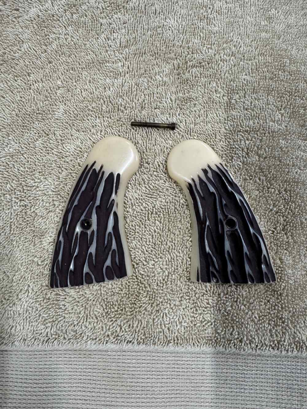 Colt Python EIG C-OP Germany Faux Stag Grips With Screw-img-0