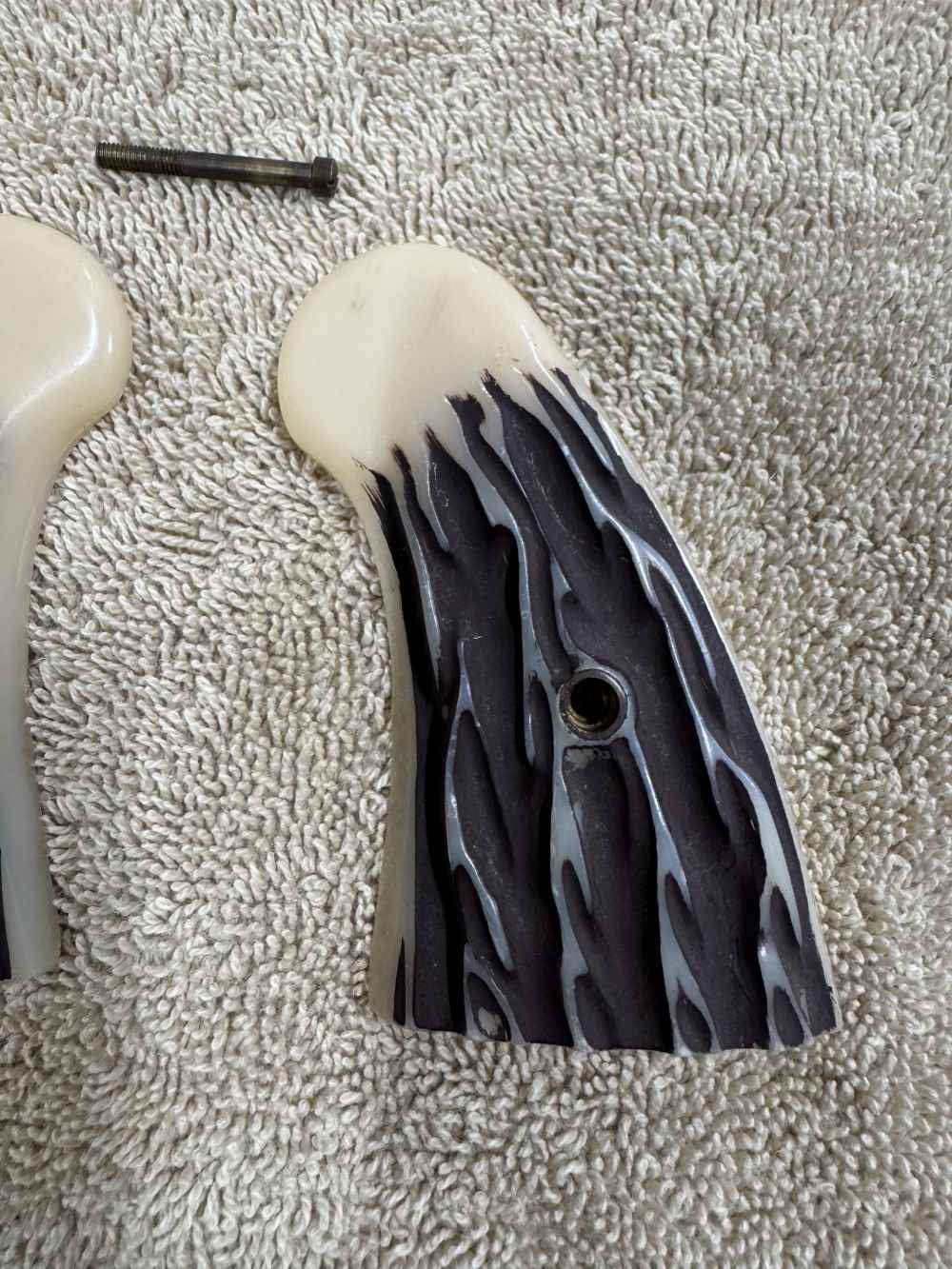 Colt Python EIG C-OP Germany Faux Stag Grips With Screw-img-2