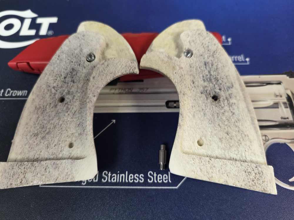COLT PYTHON GENUINE ELK STAG TARGET GRIPS SILVER MEDALLIONS FACTORY NEW -img-5