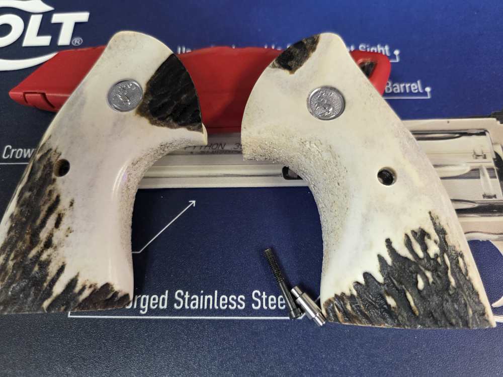 COLT PYTHON GENUINE ELK STAG TARGET GRIPS SILVER MEDALLIONS FACTORY NEW -img-1